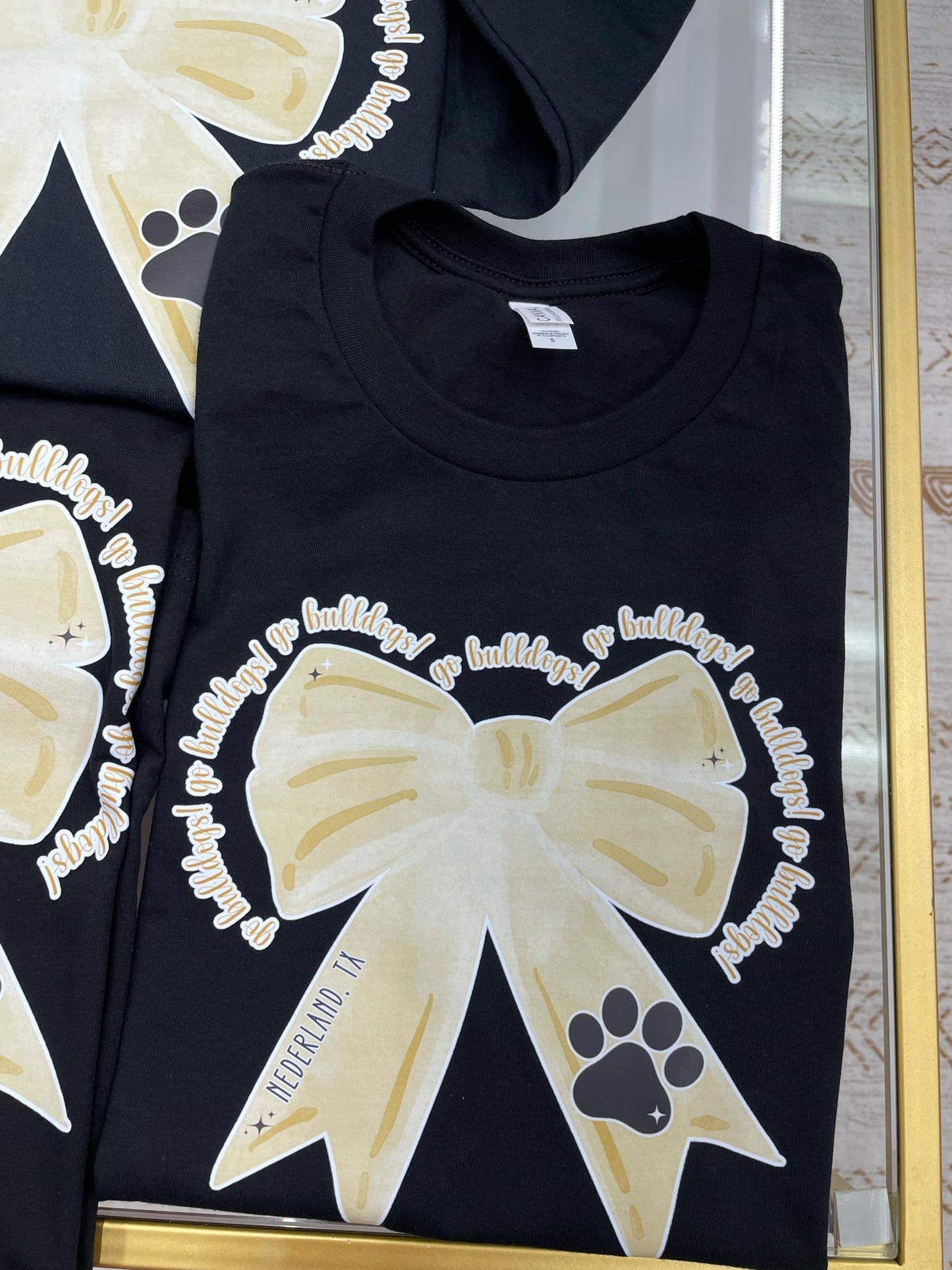 Nederland bulldogs and bows T-shirt