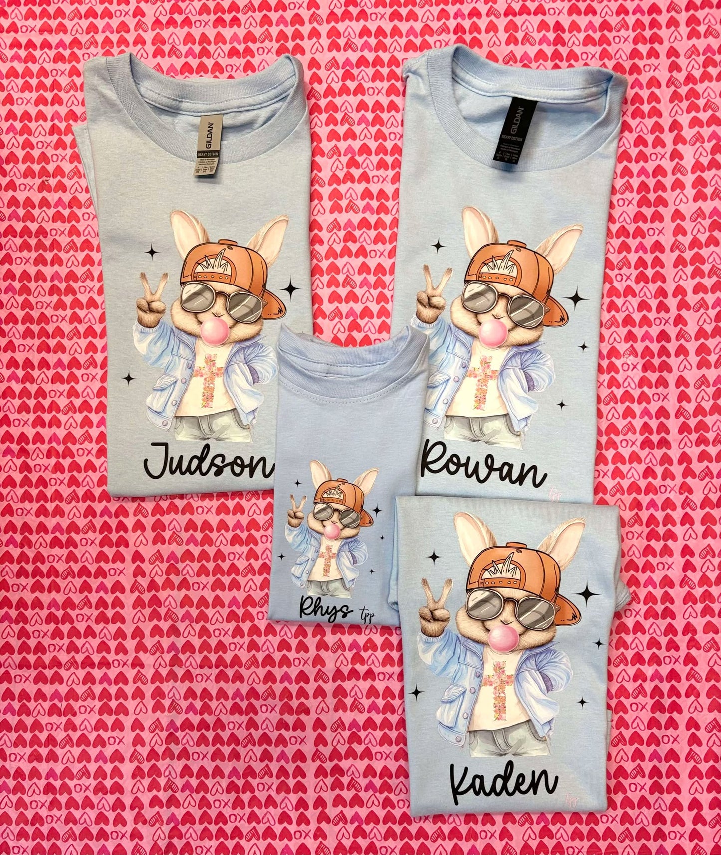 Rabbit with Peace Sign & Glasses - WITH NAME - T SHIRT- (Gildan)