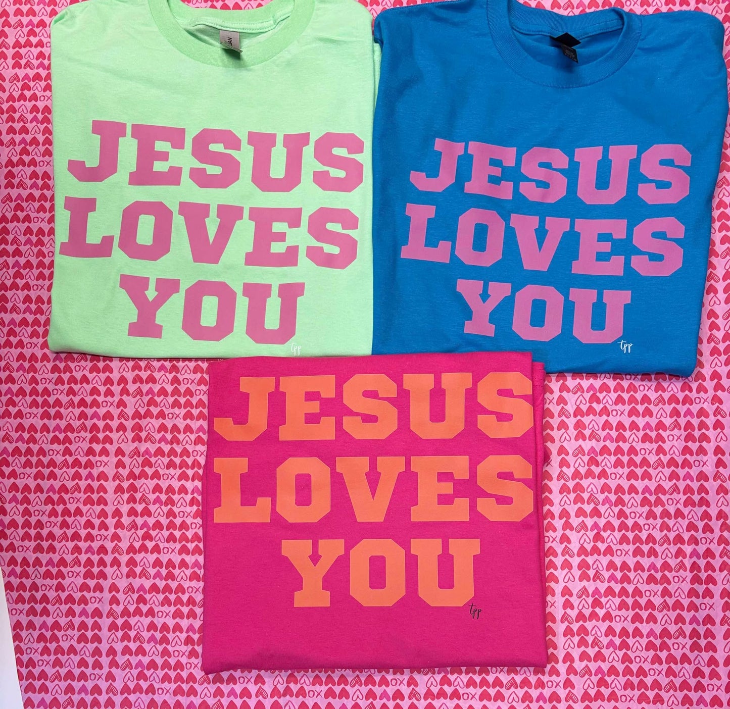 Jesus Loves You - YOUTH - T SHIRT- (Gildan)