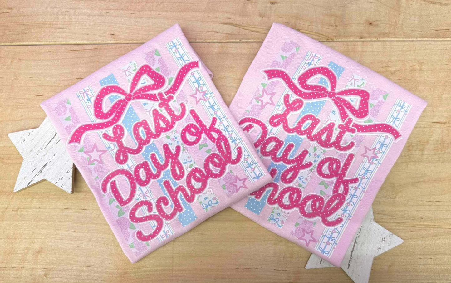 Last Day of School (pink bow with polka dots, strips with stars)- T SHIRT - (GILDAN/JEREEZ/LAT)- 050126krv