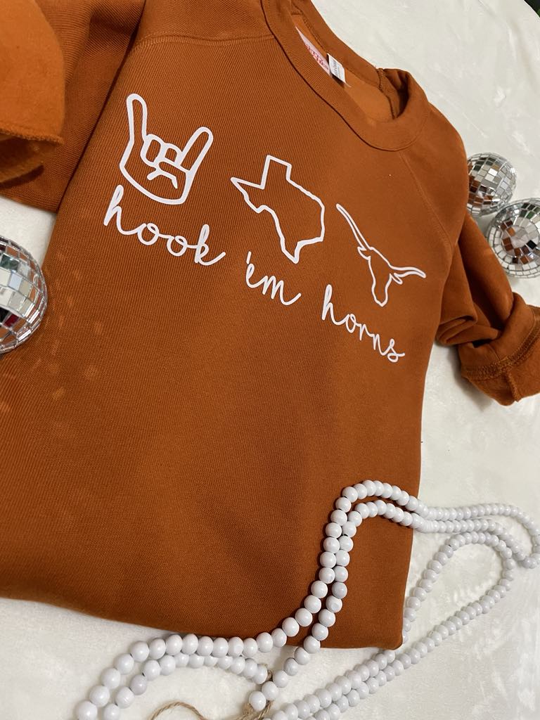 Hook 'em Horns - T SHIRT- (Gildan)