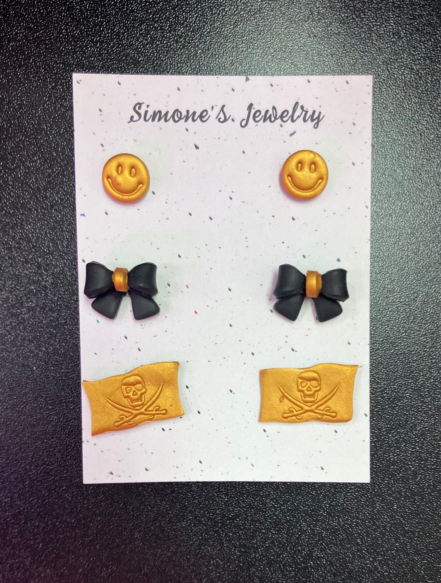 Vidor Pirates-Smiles, Bows, and Pirate Flag Earing Gold