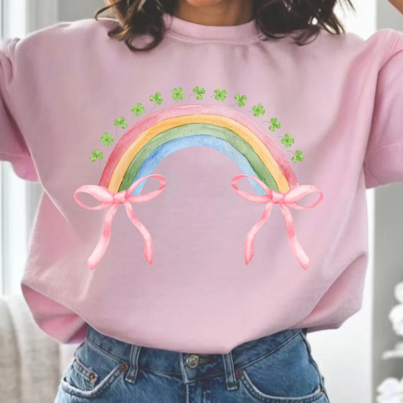 Clovers, Rainbow & Bows - T SHIRT - (Gildan)
