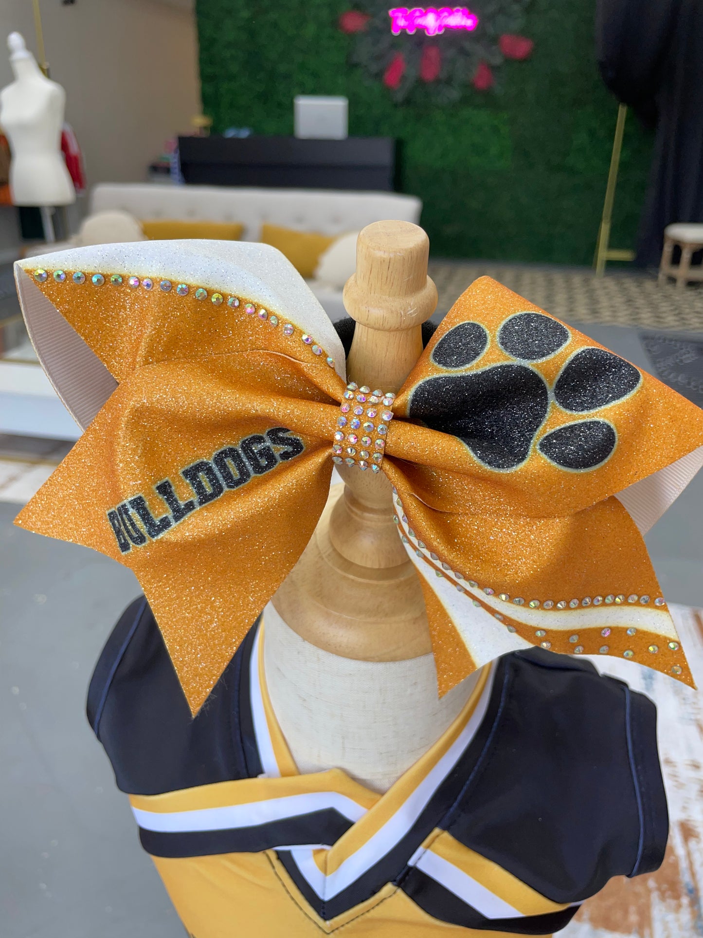 NEDERLAND BULLDOGS PAW PRINT