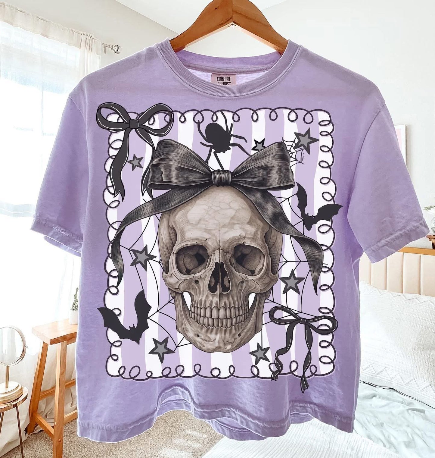 Halloween Skull with Black Bow & Spiders - T SHIRT - (Jerzee/Gildan)