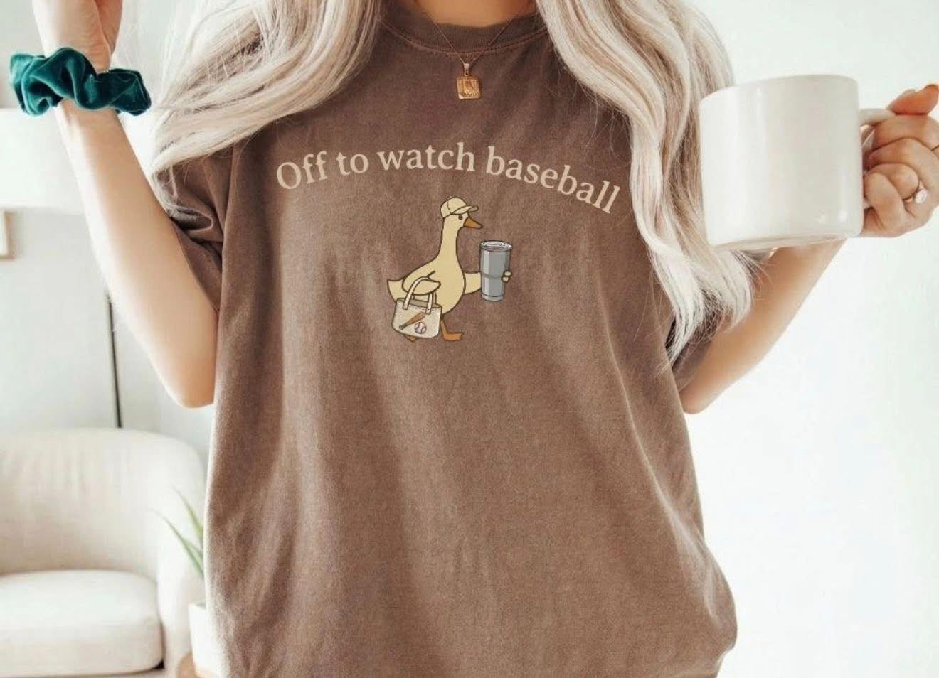 Off to watch baseball🪿⚾️-BOXY TEE - (COMFORT COLOR)