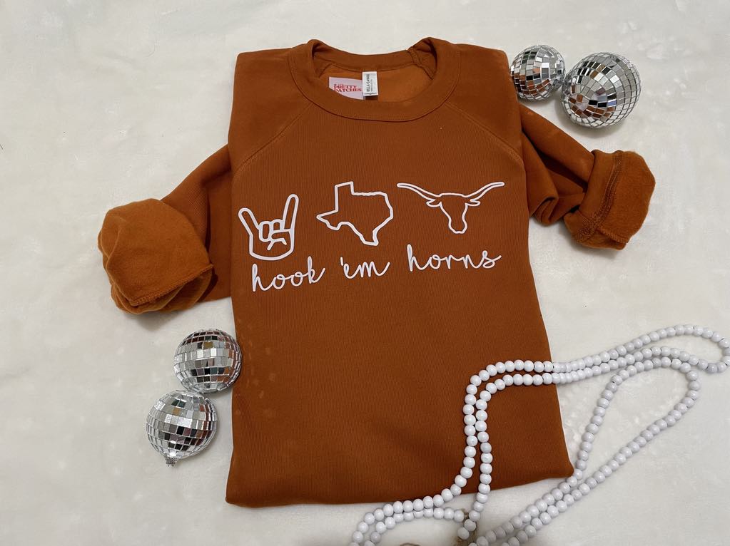 Hook 'em Horns - T SHIRT- (Gildan)