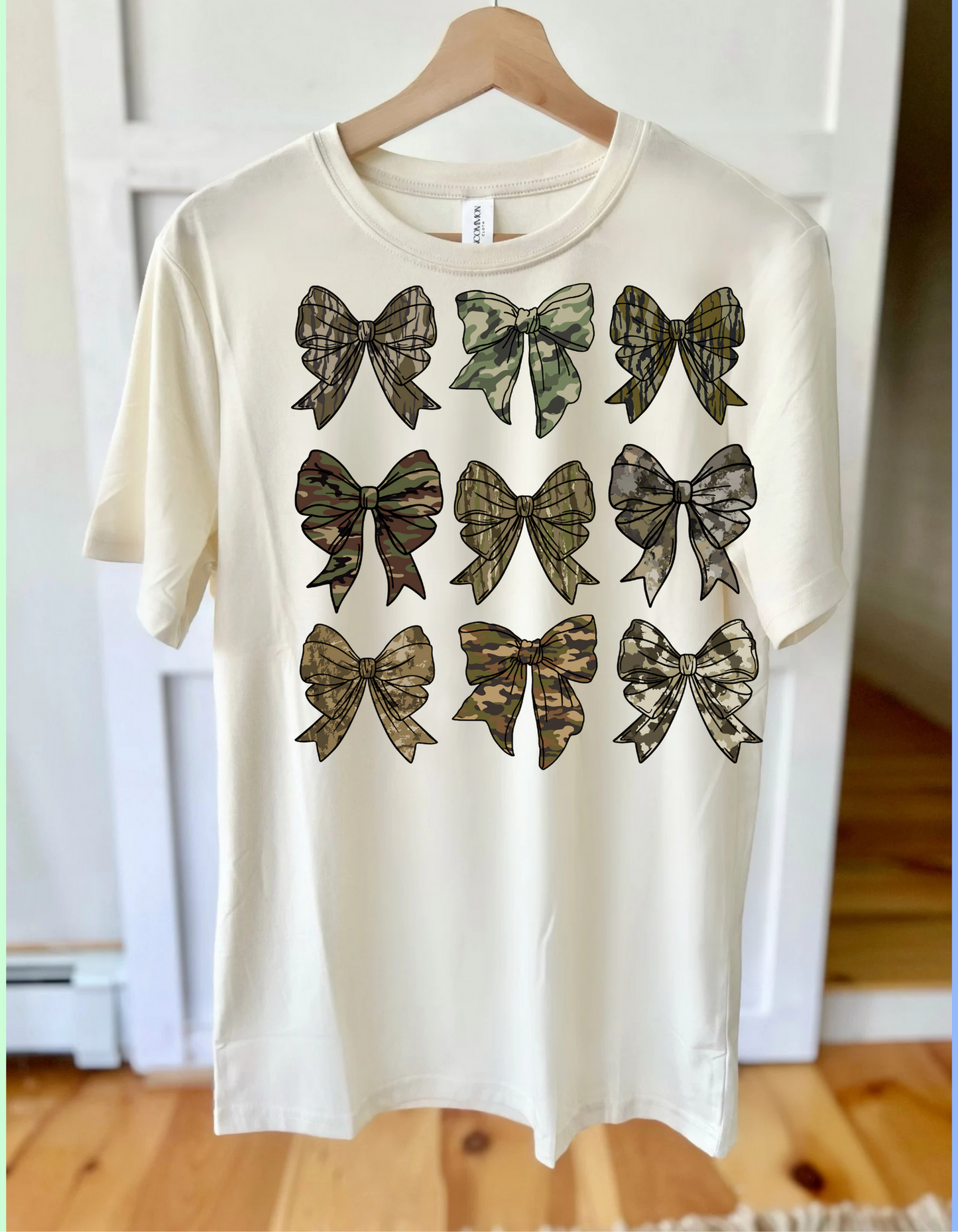 9 camo bows T-shirt
