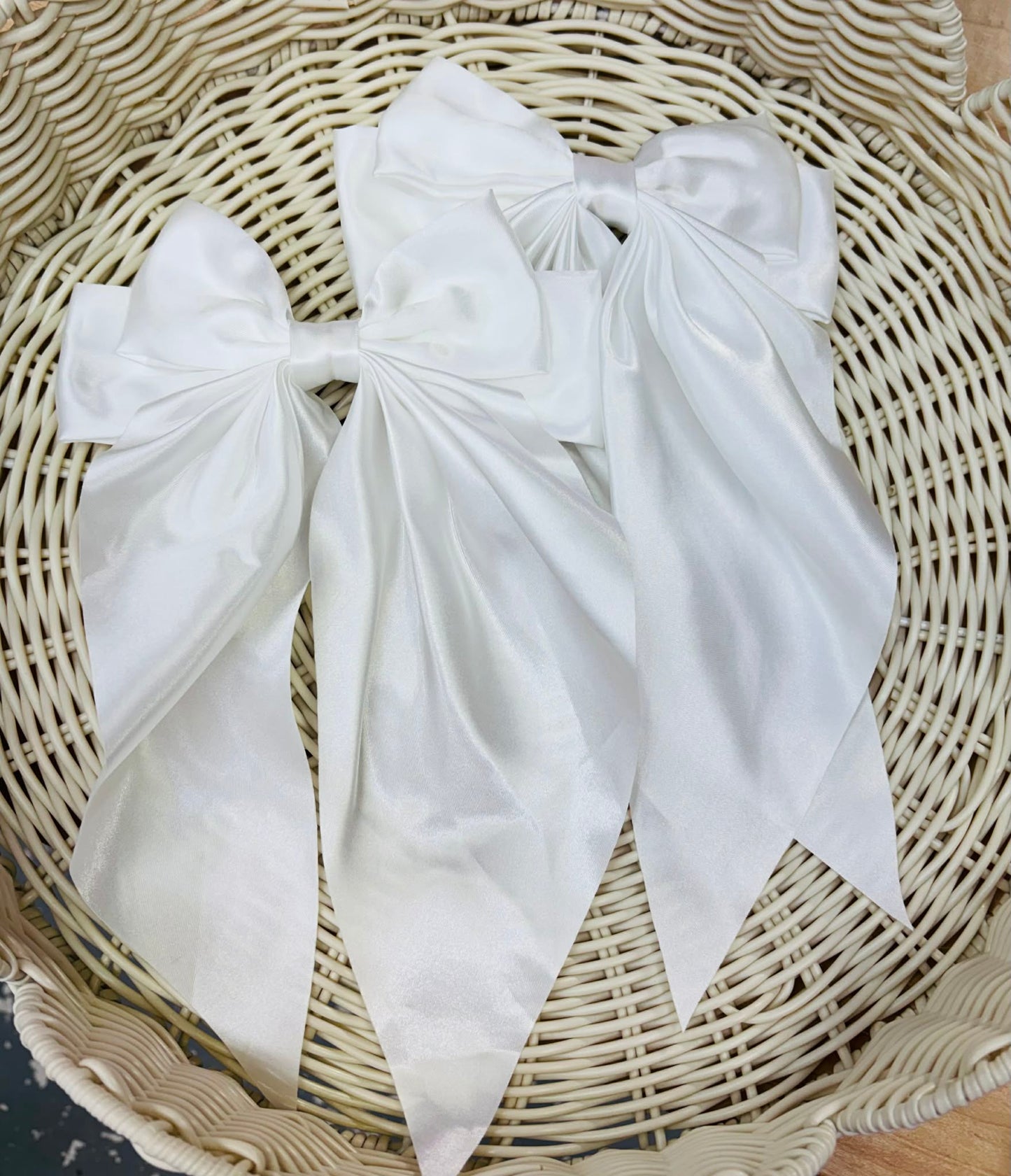 SILKY BOWS 03182026HR1