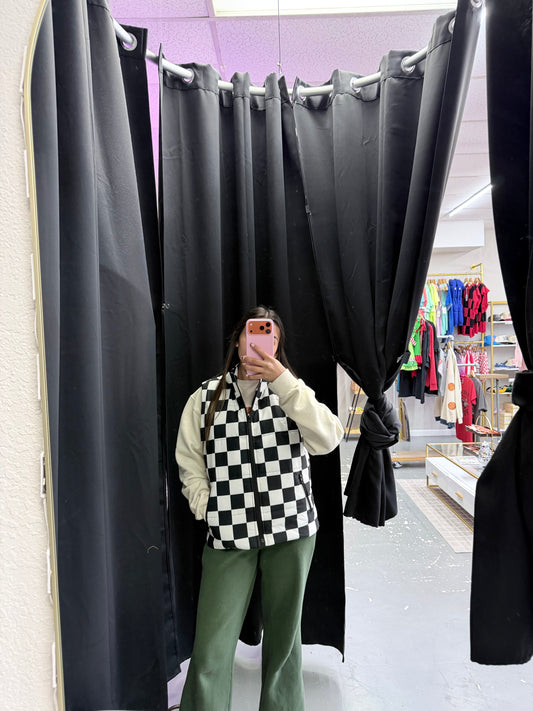 PUFFER VEST-BLACK CHECKERED 121725bri