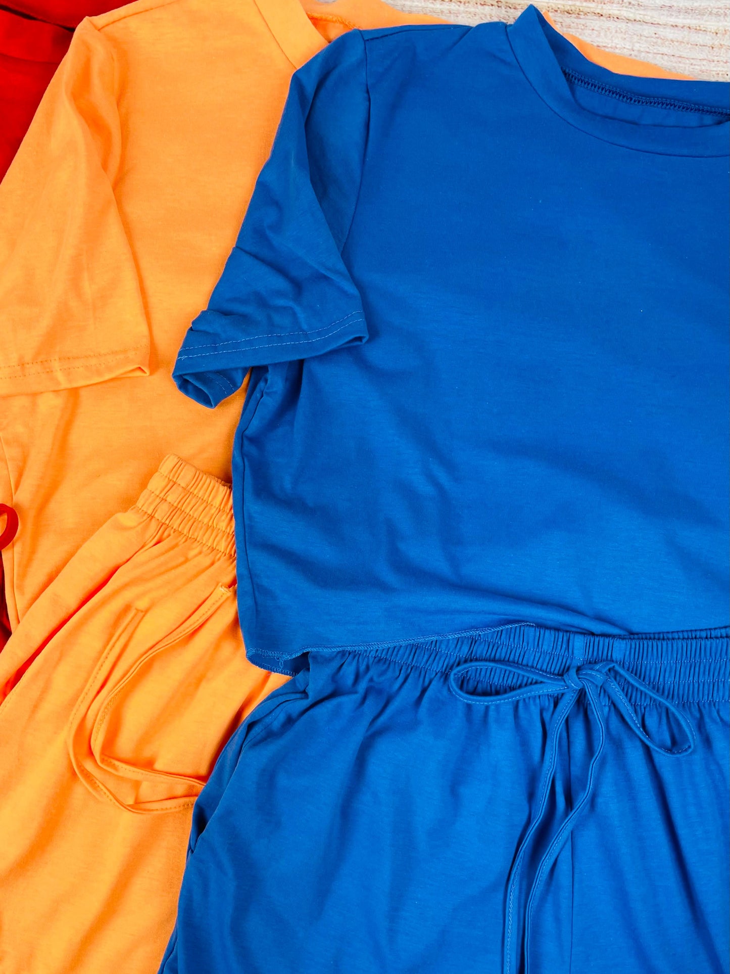 Colorful Women’s Cropped Tee and Drawstring Shorts Set BH89