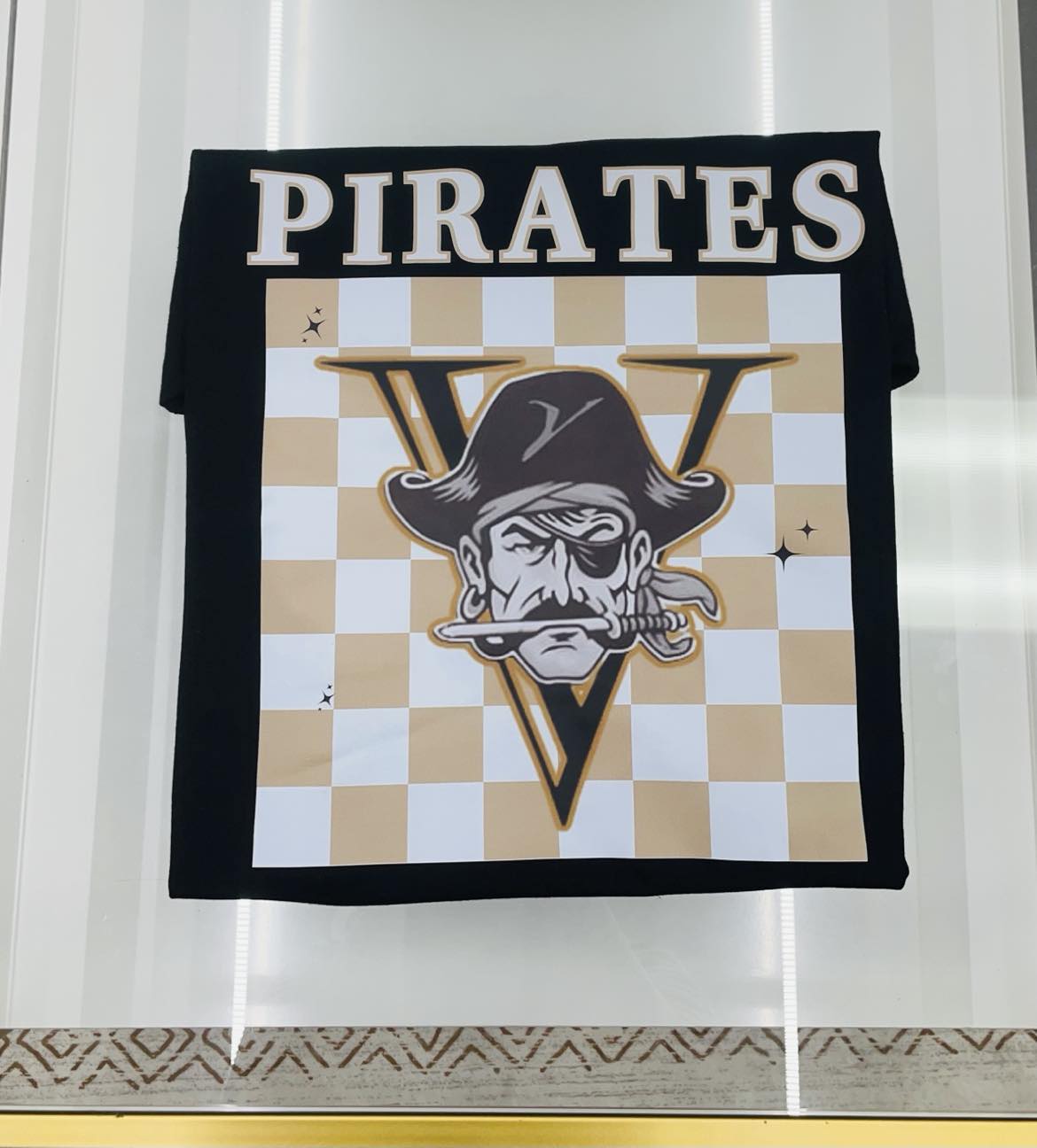 Retro squares and Vidor Pirates T-shirt