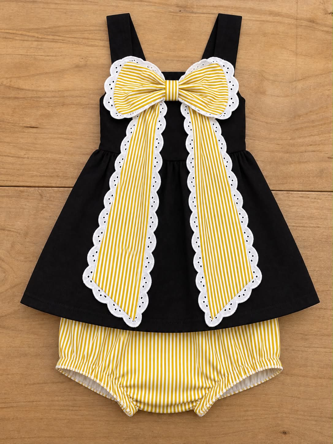 STRIPED BOW BLACK AND GOLD SHORT SET (IN STORE) (TRUSTED)92526MM