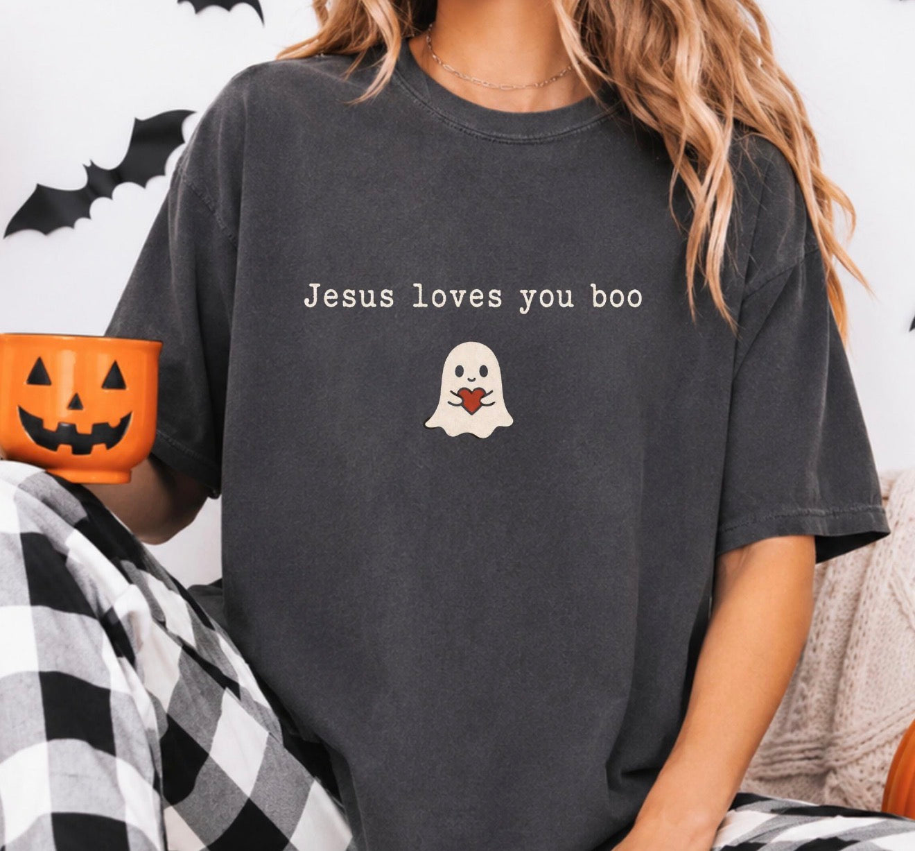 Jesus Loves You Boo  -T SHIRT- (COMFORT COLOR) 082826KB