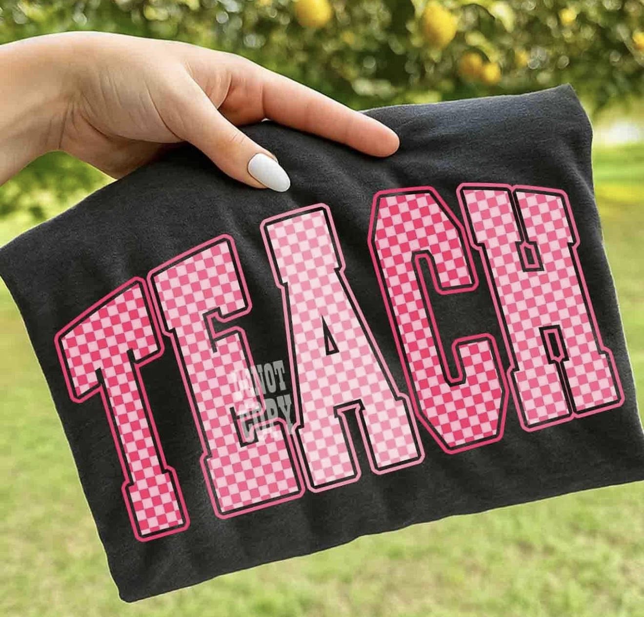Pink Checkered Teach 🩷 - T SHIRT- (color comfort/ bella)