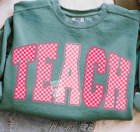 Pink Checkered Teach 🩷 - T SHIRT- (color comfort/ bella)