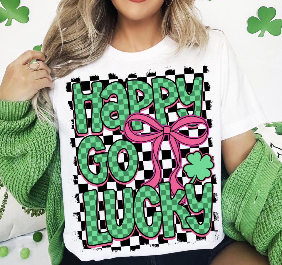 Happy Go Lucky 🍀🩷- T SHIRT- (GILDAN/LAT)