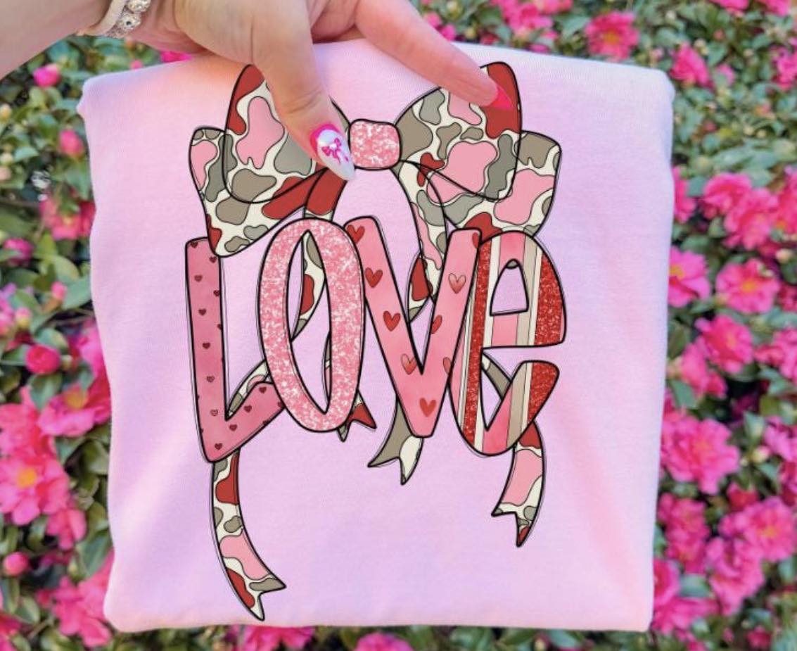 Camo Valentines Bow Love - TSHIRT- (GILDAN/JERZEES)
