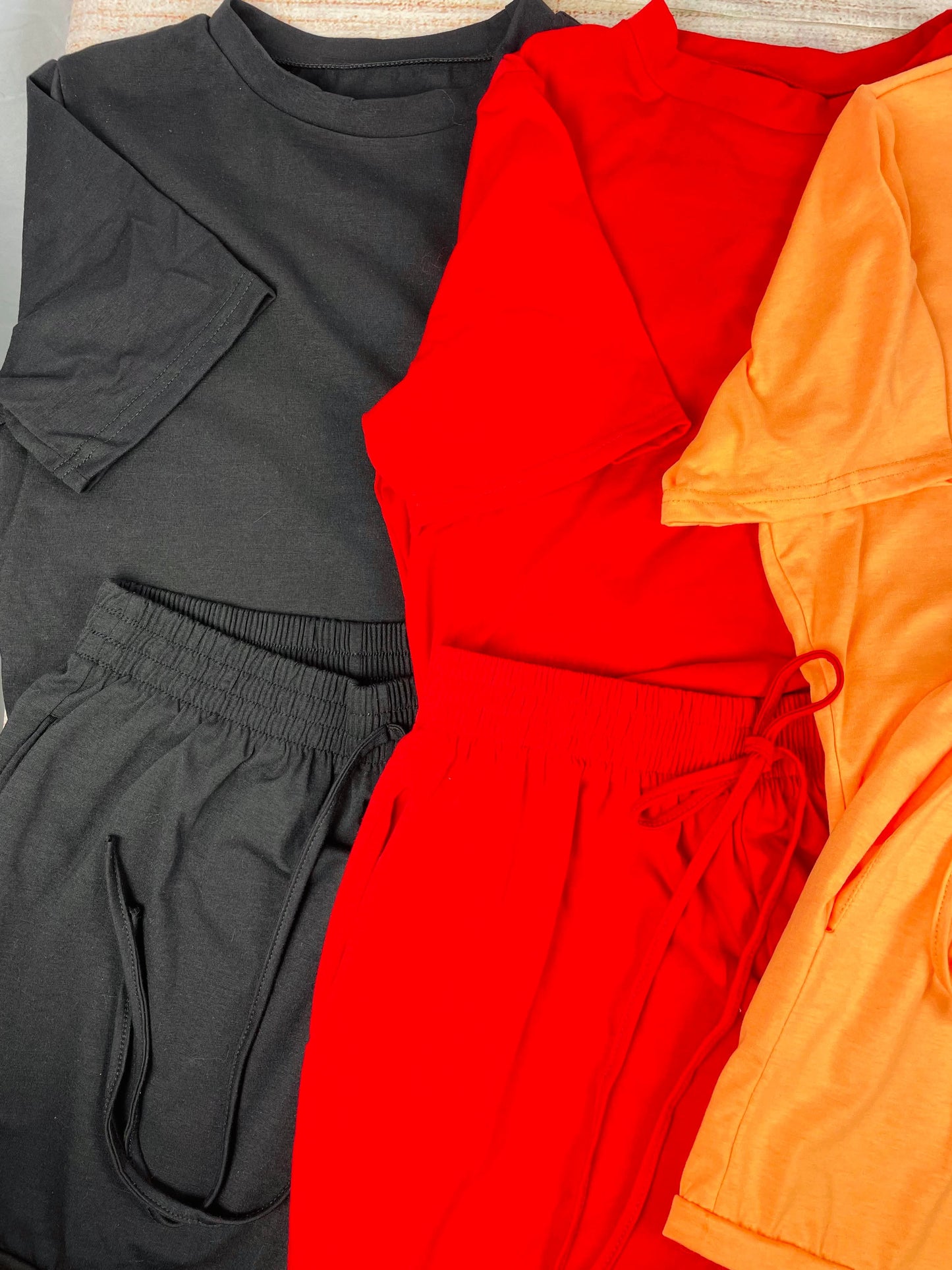Colorful Women’s Cropped Tee and Drawstring Shorts Set BH89