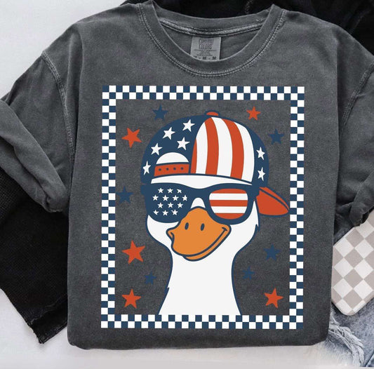 USA Duck with Hat - T SHIRT - (Comfort Color)