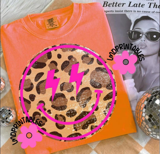 Leopard Smiley Face - T SHIRT- (Comfort Color)