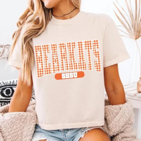 GINGHAM SAM HOUSTON BEARKATS - T SHIRT- (GILDAN)-060326LW