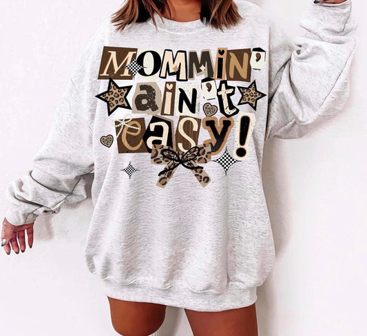Mommin’ ain’t easy 🖤🤎-  TSHIRT- (GILDAN/JERZEES)