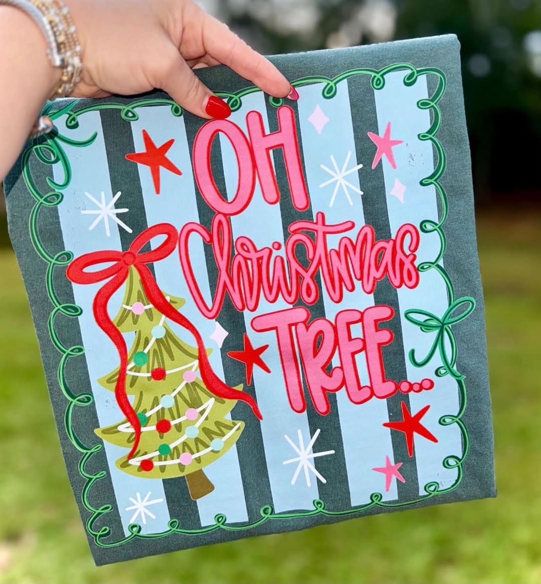 Oh Christmas Tree 🎄  - SWEATSHIRT - (GILDAN/JERZEE)-080626LW