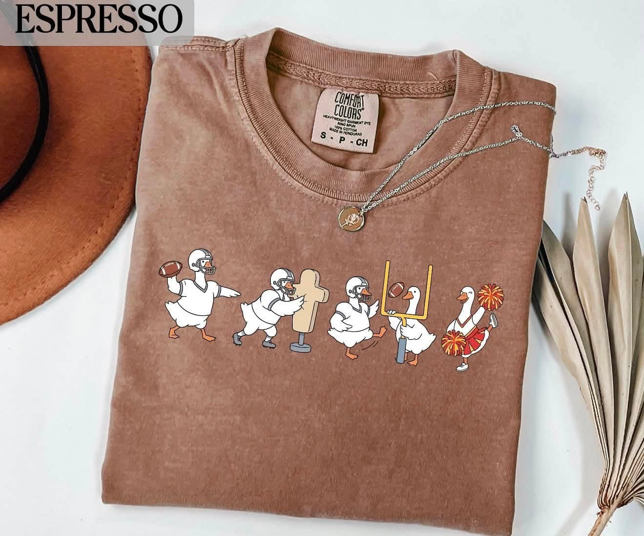FOOTBALL GOOSE - T-SHIRT - (COMFORT COLOR) 080626LW