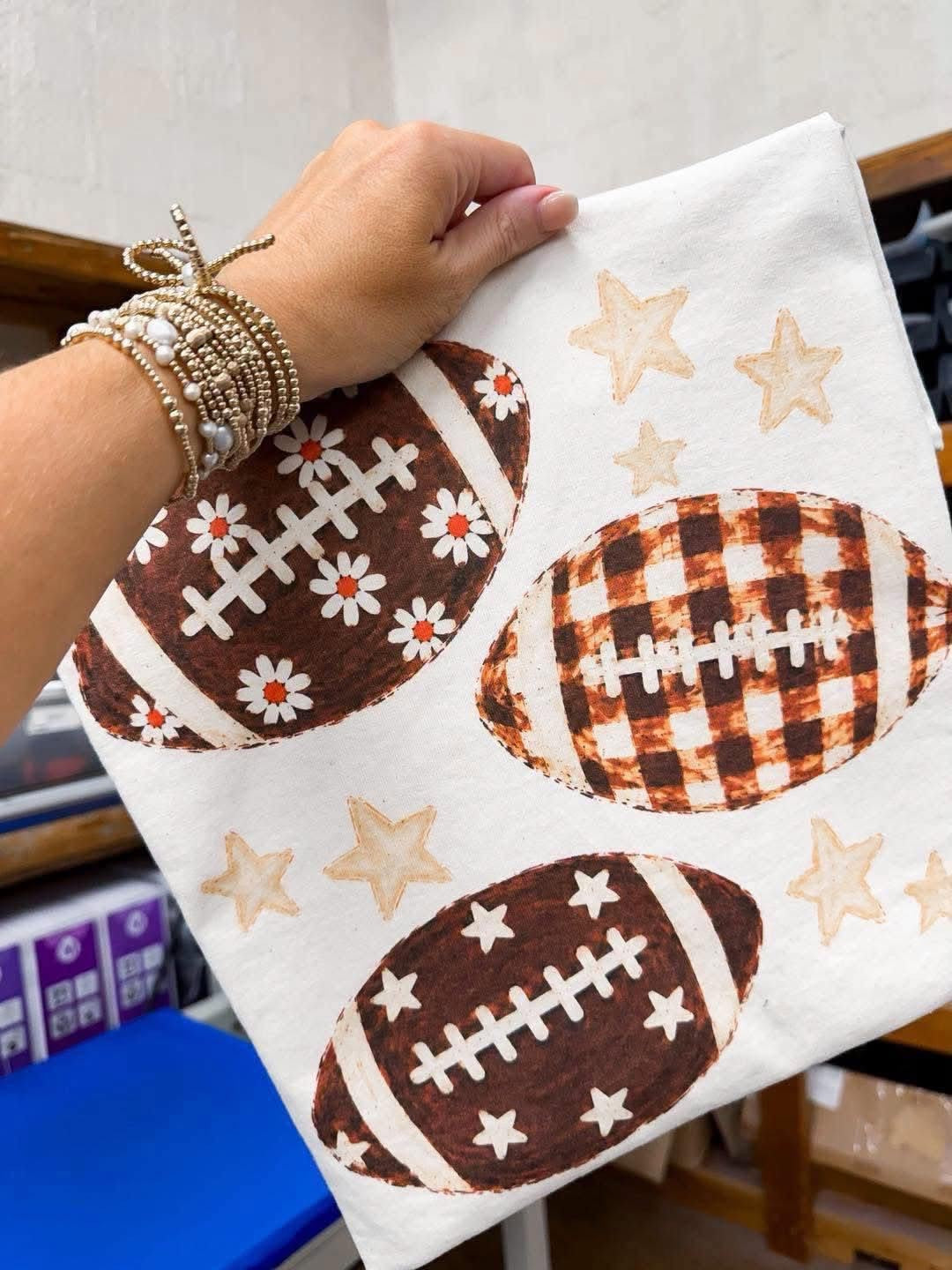 Watercolor Footballs 🏈 -T SHIRT- (GILDAN) 081726LW