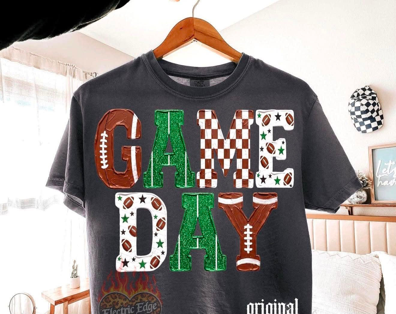 Football Game Day   -T SHIRT- (GILDAN) 082326LW