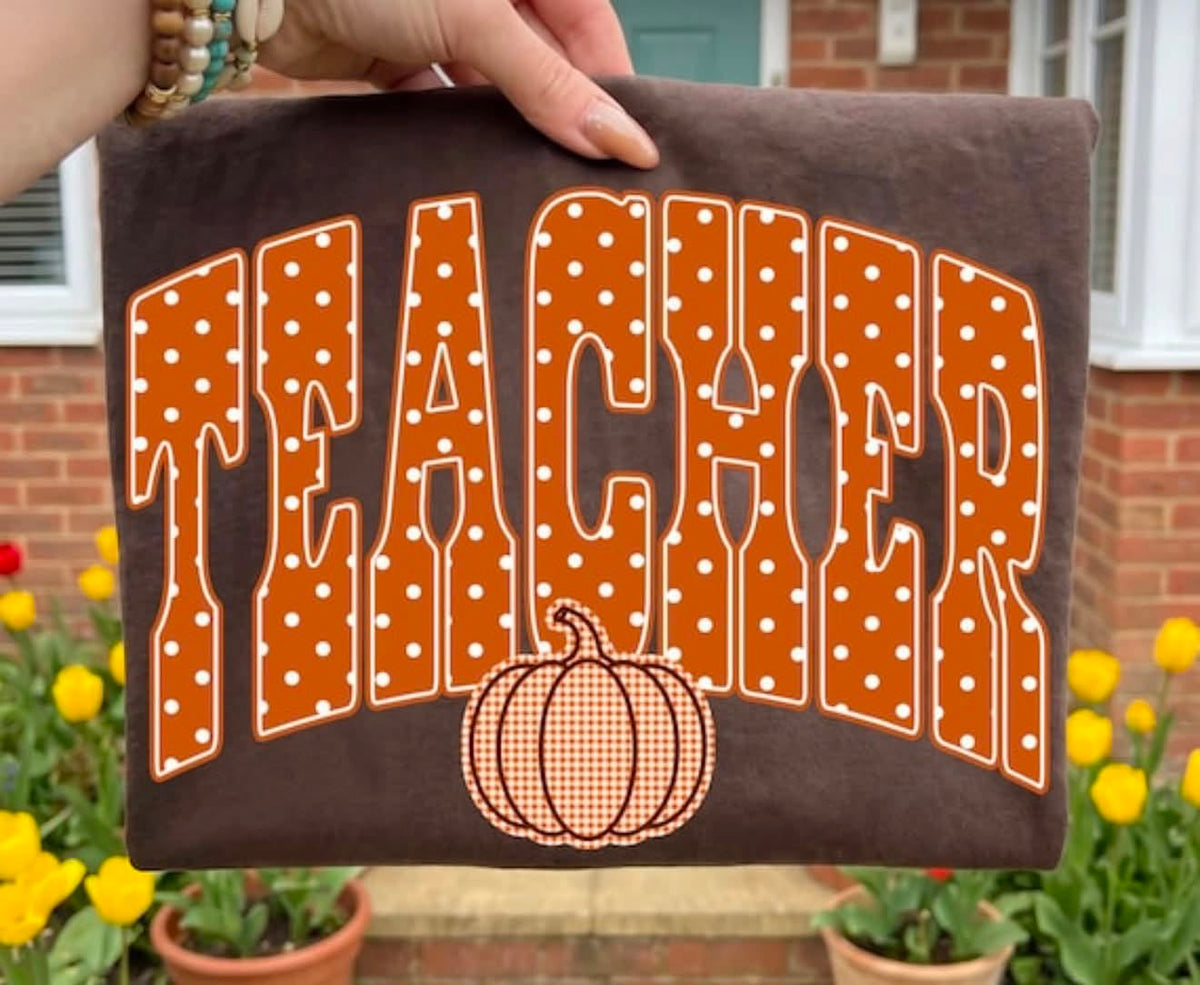 Polka Dot Teacher with Pumpkin 🎃 -T SHIRT- (COMFORT COLOR) 090726lw