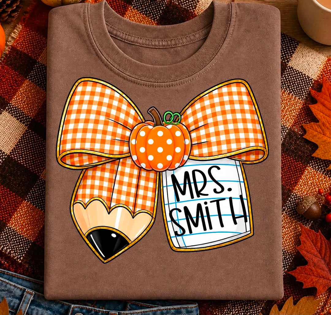 Teacher Pumpkin Bow with Name -T SHIRT- (COMFORT COLOR) 090726lw
