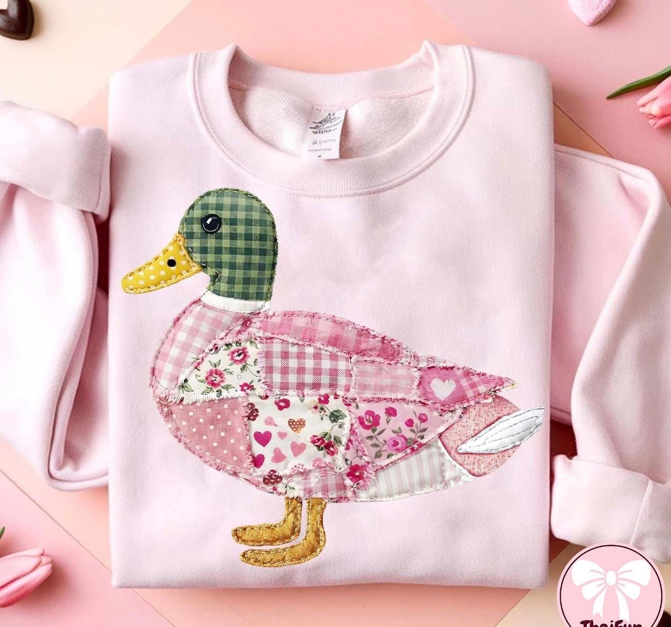 Patchwork Duck 🦆 - SWEATSHIRT (GILDAN/JERZEE)