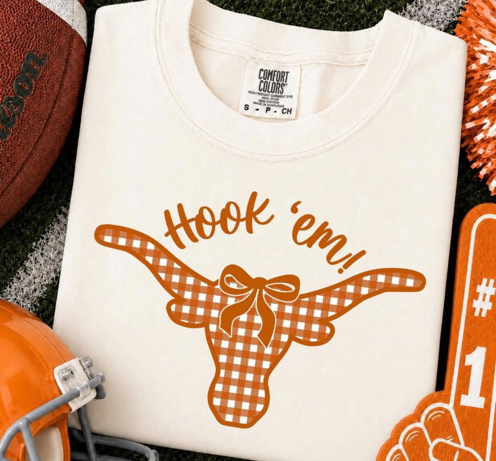 Gingham Hook Em’ -T SHIRT- (GILDAN) 081426kc2