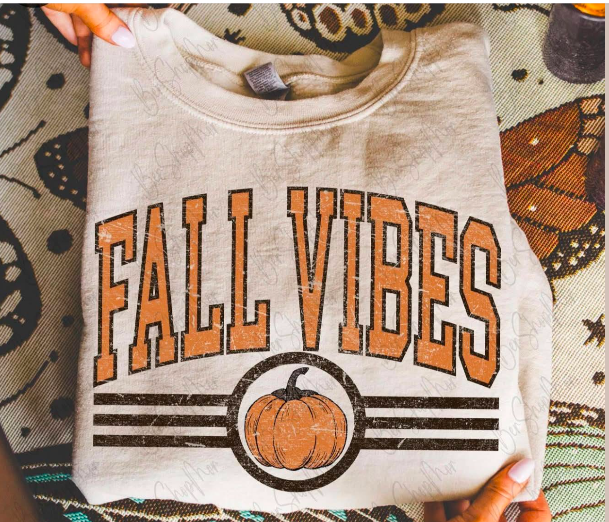 FALL VIBES 🎃  - t-shirt- (Gildan) 081126br