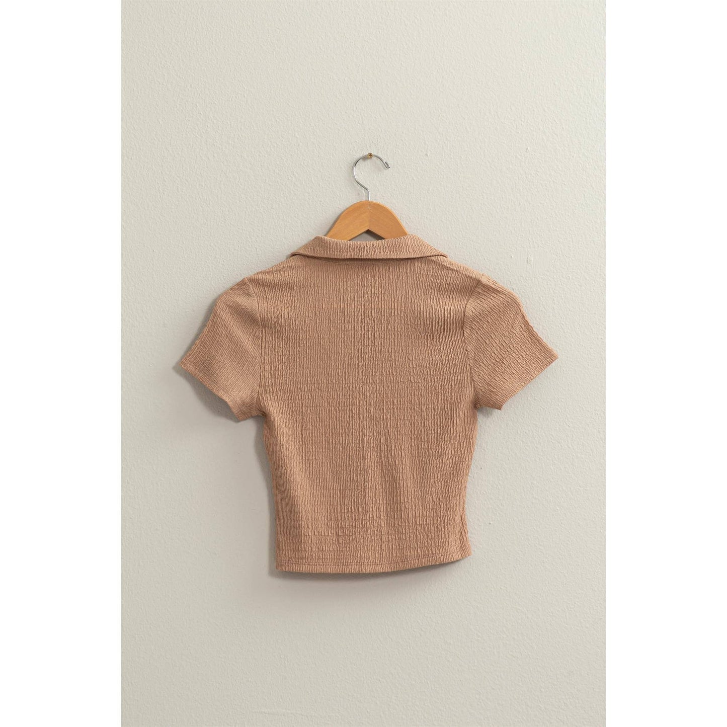 CRINKLE KNIT BUTTON FRONT TOP